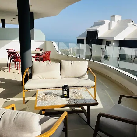 Brand New Xl Terrace 2 Bedrooms 2 Bathrooms Pool Parking
