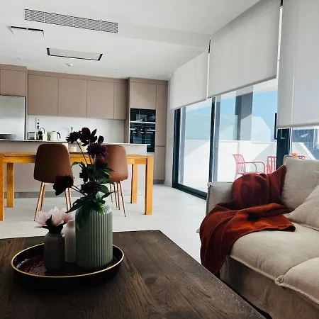 Brand New Xl Terrace 2 Bedrooms 2 Bathrooms Pool Parking 푸엔히롤라