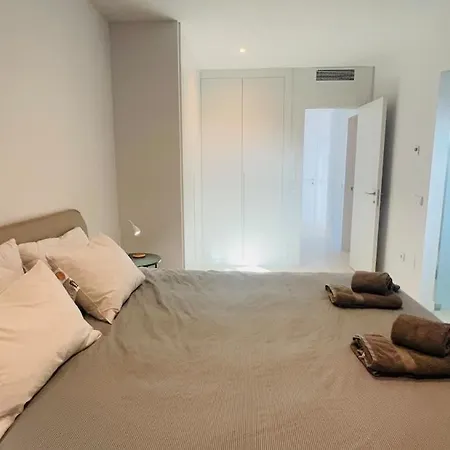Brand New Xl Terrace 2 Bedrooms 2 Bathrooms Pool Parking 푸엔히롤라