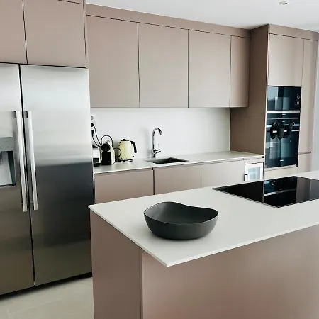 Brand New Xl Terrace 2 Bedrooms 2 Bathrooms Pool Parking