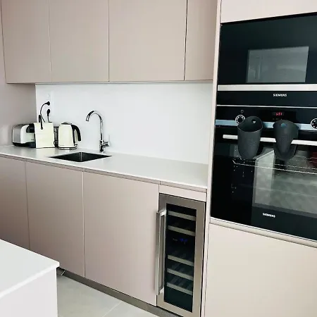 Brand New Xl Terrace 2 Bedrooms 2 Bathrooms Pool Parking *