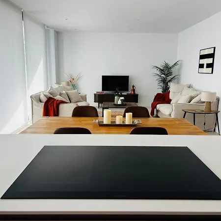 Brand New Xl Terrace 2 Bedrooms 2 Bathrooms Pool Parking