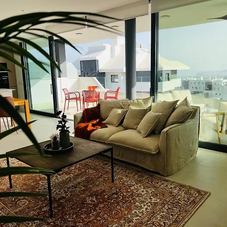 Brand New Xl Terrace 2 Bedrooms 2 Bathrooms Pool Parking