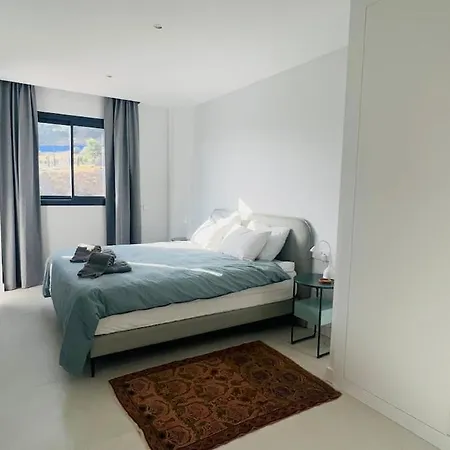 Brand New Xl Terrace 2 Bedrooms 2 Bathrooms Pool Parking