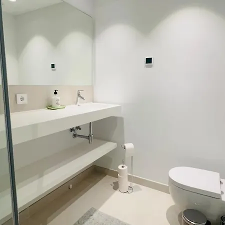 Brand New Xl Terrace 2 Bedrooms 2 Bathrooms Pool Parking 푸엔히롤라